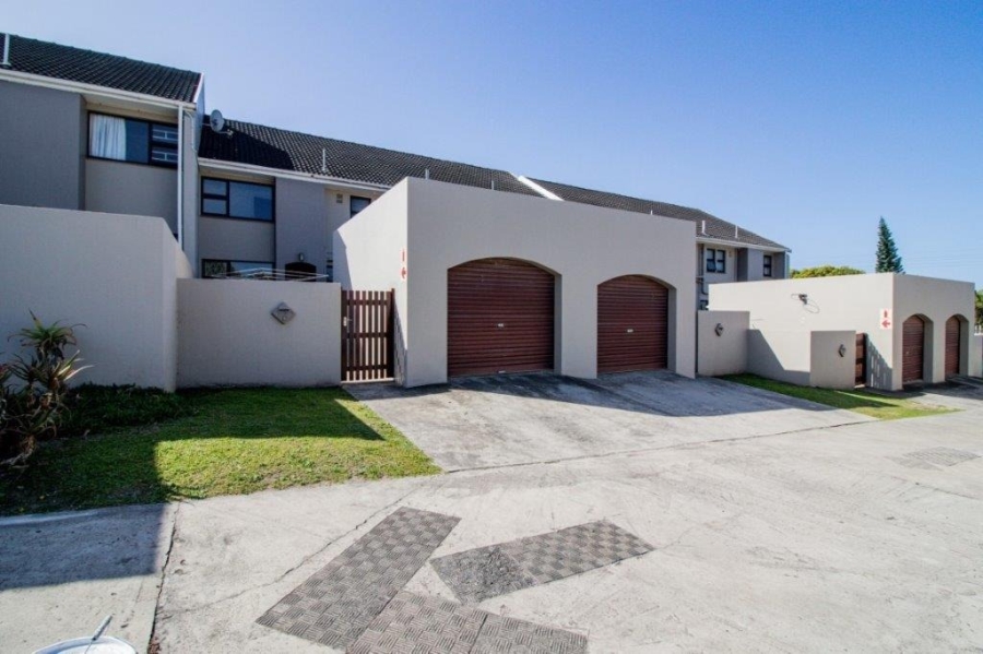 To Let 3 Bedroom Property for Rent in Beacon Bay Eastern Cape
